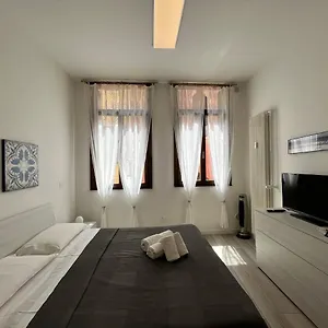 Ai Portici Di Via Savonarola Padova